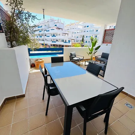 Duquesa Suites With Sea View *